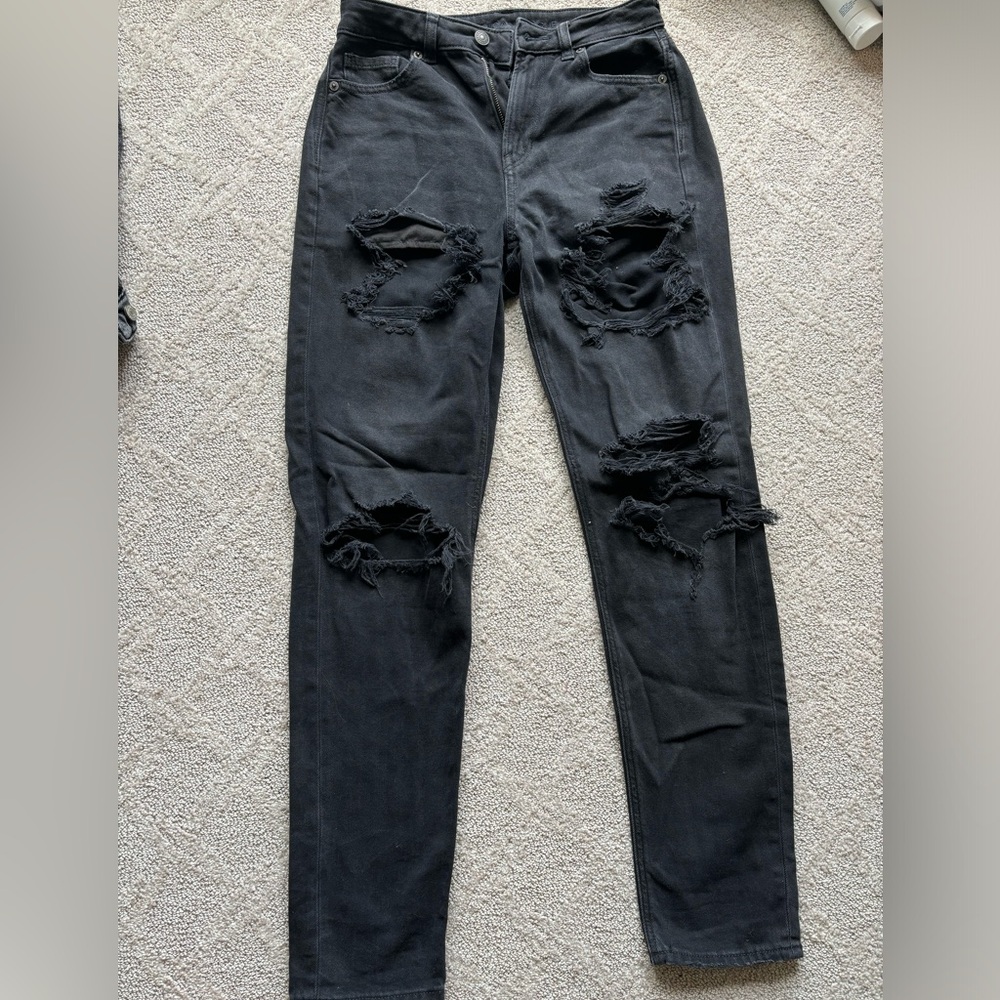 black ripped jeans american eagle size 0 (long but is too short for me i’m 5’8)